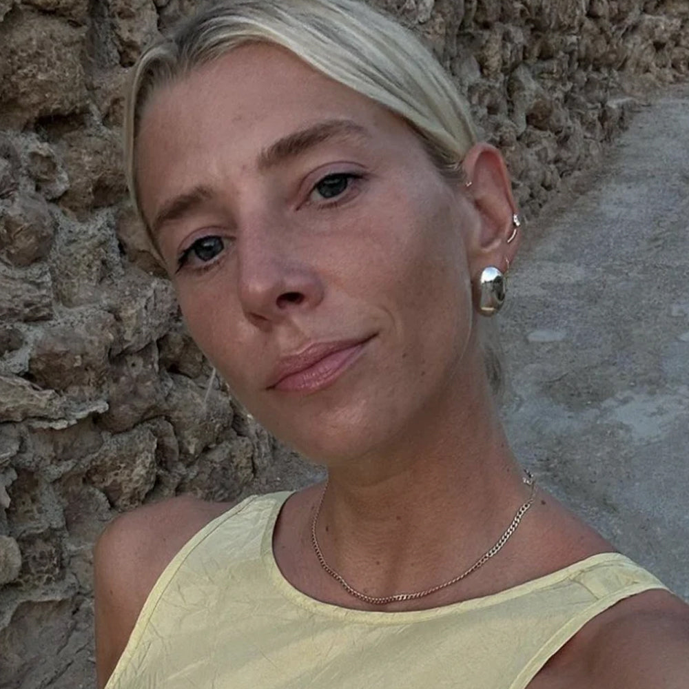 Camilla Beyaz Altın Küpe