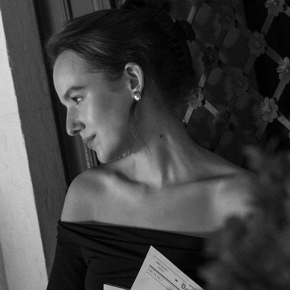 Camilla Beyaz Küpe
