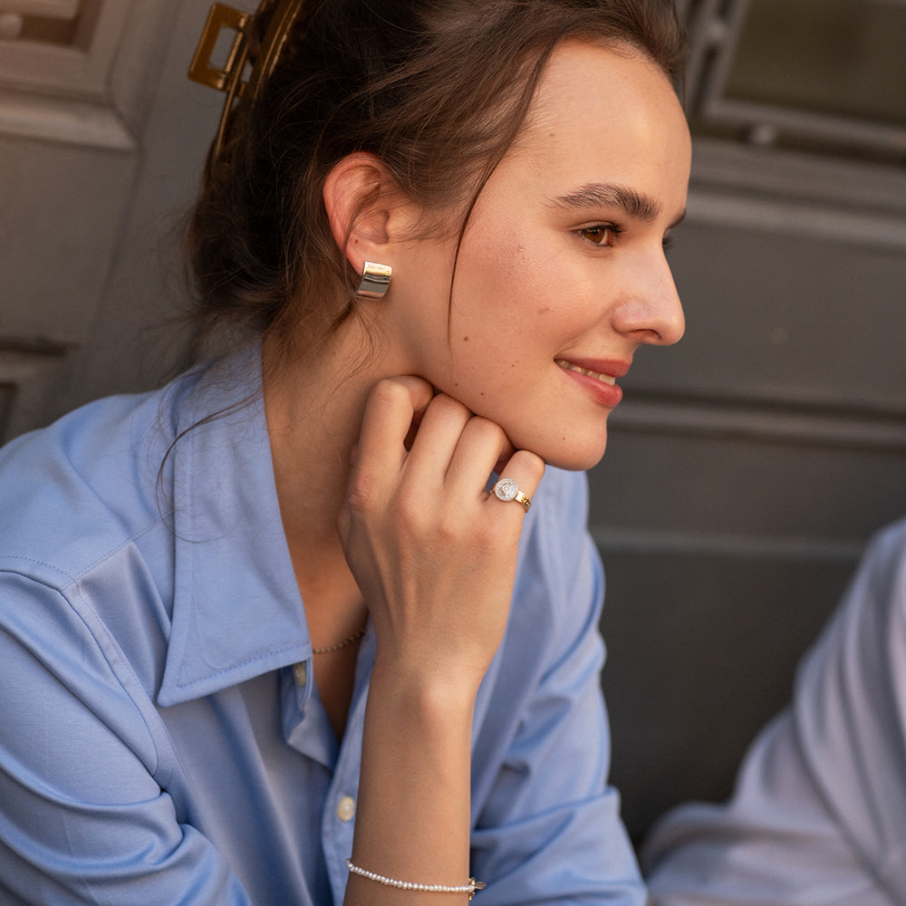 Elizabeth Beyaz Küpe