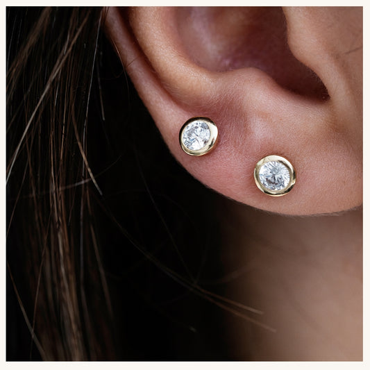 Midi Solitaire Gold Earring